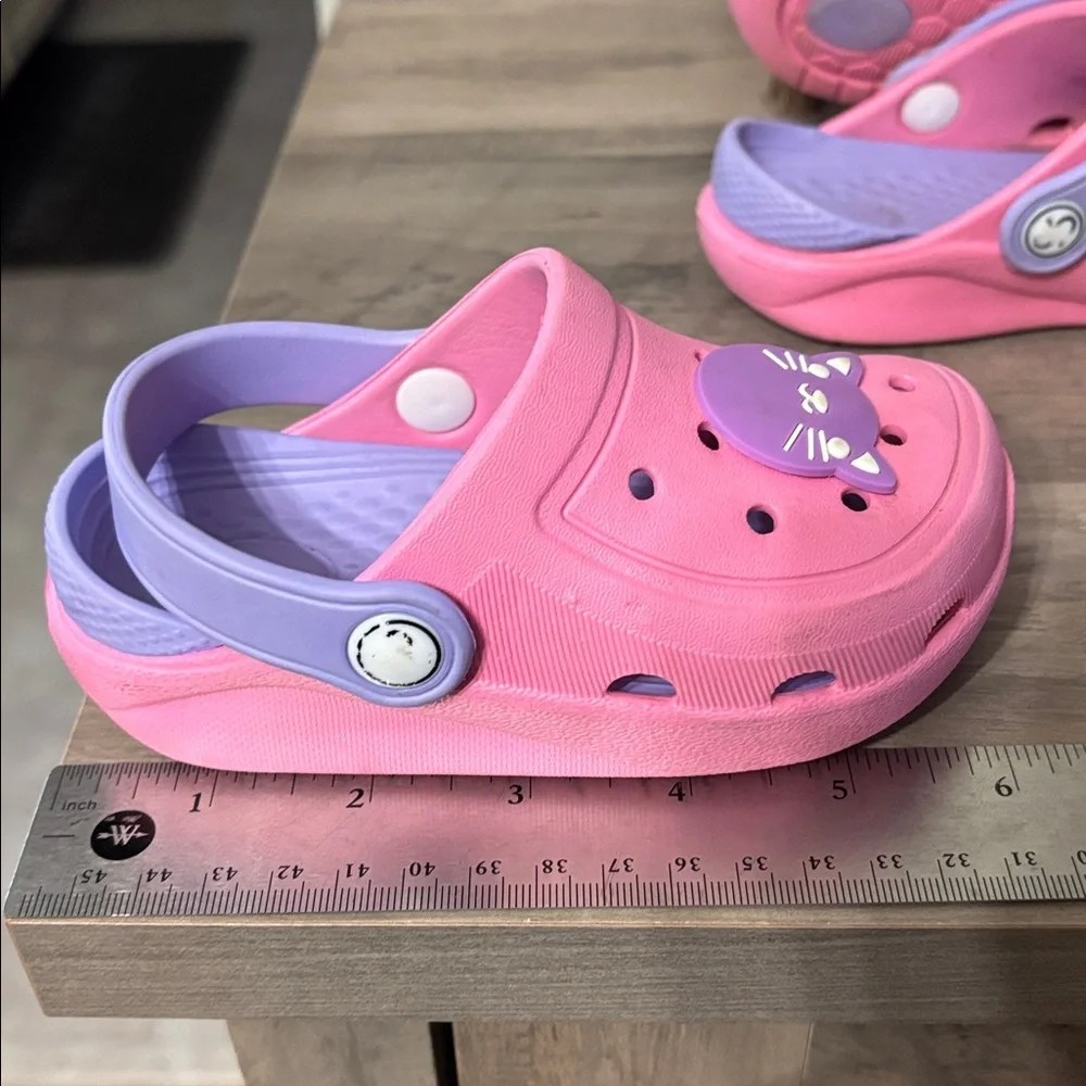 PRE OWNED Toddler Pink & Purple Clogs 150 MM CONVERTS TYPICALLY TO 7.5-8